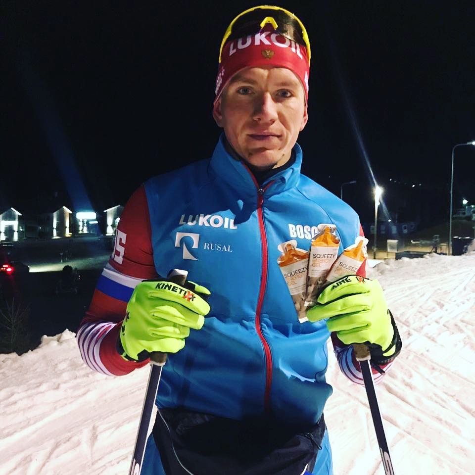 Большунова в спринте толкнул норвежский лыжник. Россиянин разозлился и обвинил соперников в нечестной игре